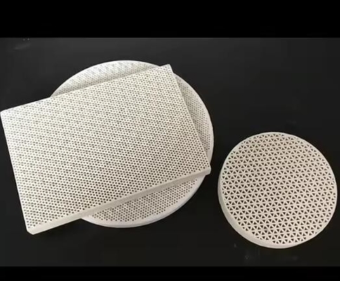 صفحه سرامیکی فرابنفری قرمز میله زنبور عسل 50-200 میلی متر برای مقاومت به شوک حرارتی سوزان