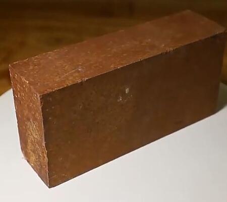 آجر نسوز منیزیم با دمای بالا، مقاومت عالی در برابر سرباره، آجرهای منیزیا زینتر شده برای آستر کوره فولاد